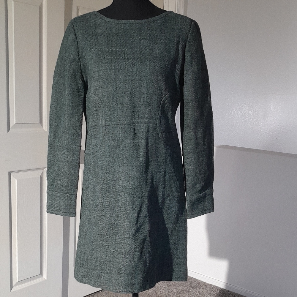 Classic Long-Sleeve Green Wool Blend Shift Dress